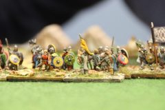 Des guerriers Ecossais raillent leurs adversaires.