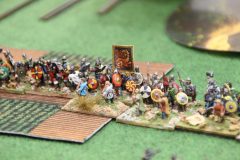 La charge des Ecossais fait douter les lanciers Teutoniques...