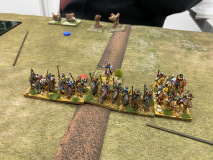 La cavalerie des Bretons d'Armorique emprunte la route centrale pour pouvoir accélérer.