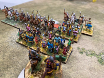 L'infanterie Franque tente de contenir les cavaliers lourds Arthuréens.