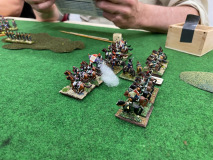La cavalerie Française tente une prise de flanc sur l'armée Anglo Portugaise.