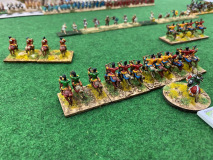 La cavalerie lourde arc Chinoise s'élance au galop vers les lignes Romaines.