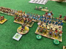 La cavalerie chinoise tente tant bien que mal de contenir les légionnaires romains...