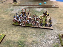 Des lanciers des Premiers Macédoniens avancent prudemment sur le champ de bataille.