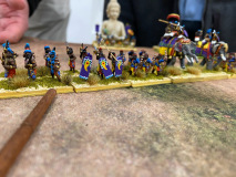 L'armée du Royaume du Vijayanagar se déploie. En arrière plan, le camp Vijayanagar.