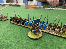 Les chevaliers Croisés Tardifs s'élancent dans une bataille fratricide.