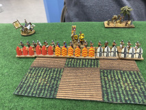 Le roi Baudouin se dirige vers son camps, protégé par une ligne d'arbalétriers pavois.