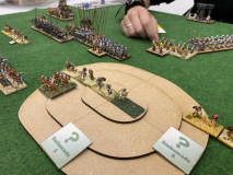 L'infanterie légère des Romains République tient une position sur la colline centrale.