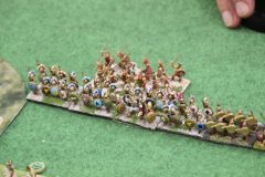 L'infanterie Spartiate forme une ligne solide.