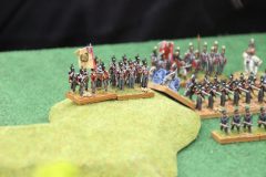Les troupes Anglaises prennent position sur la colline.