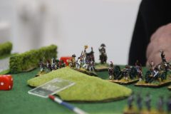 Des troupes Françaises prennent une petite colline.