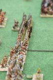 La ligne d'infanterie lourde Spartiate se prépare à recevoir la charge Indienne.