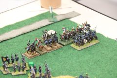 Une petite troupe de cavalerie Française effectue une marche de flanc héroïque !