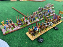 La cavalerie lourde Byzantine Nicéphorienne tente d'enfoncer une ligne d'infanterie Normande.