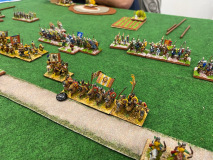 Les chevaliers Normands ne laissent aucun répit à la cavalerie Byzantine, obligée de battre en retraite.