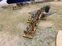 L'infanterie des Croisés pivote sur son aile gauche.