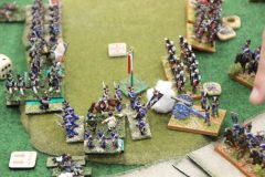 La bataille fait rage et la colline semble disputée...