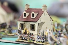 Les Autrichiens s’apprêtent à défendre chèrement cette maison stratégique.