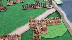 Des guerriers Gaulois tiennent une colline avant l'impact avec l'armée Séleucide.