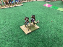 Un éclaireur chameau léger Touareg part en reconnaissance.