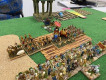 Les infanteries Indiennes et Touaregs s'apprêtent à en découdre dans un champ...