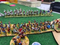 Les fantassins lourds Francs se prépare au choc avec la cavalerie lourde Bédouine.