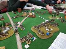 Les troupes Russes tiennent fermement leur colline sur la droite.