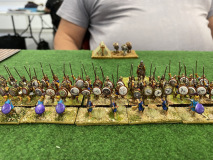Cette ligne de hoplites Thébains semble impénétrable.