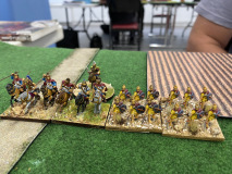 Des peltastes Thraces supportés par des unités de cavalerie lourde Grecque.