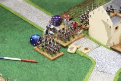 Infanterie Anglaise prenant position dans une maison.