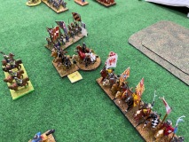 Les chevaliers Croisés Tardifs progressent sous le feu Bourguignon.