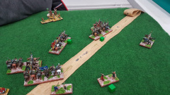 Les chevaliers Normands ont éliminé tous les lanciers Francs et errent, désœuvrés, sur le champ de bataille.