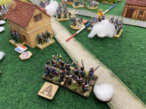 Les Prussiens défendent farouchement une maison alors que les Français sont presque au contact.