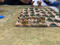 Ces archers Arabes se camouflent dans une plantation.