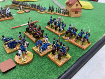 Des batteries Prussiennes épaulées par de la cavalerie au déploiement.
