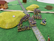 L'armée Française va s'engager sur une colline pour défendre l'objectif.