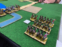 Les Dragons Autrichiens se déploient en formation compacte.