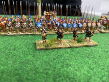 Ces psilois couvrent leurs frères d'armées phalangistes des tirs Romains.