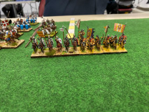 Chevaliers Normands et Cavaliers Byzantins font face ensemble;