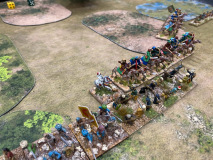 Le général Touareg contient sa ligne de guerriers impétueux afin de les empêcher de charger les Allemands !