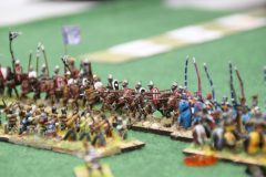 Les chevaliers Croisés vont percuter la ligne d'archers longs Écossais !