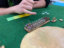 Des troupes Séleucides entament leur progression sur le champ de bataille.
