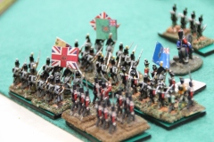 Un bataillon anglais avance sur l'ennemi.