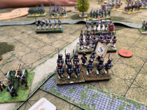 L'armée Polonaise progresse sur une route, appuyée par une batterie.