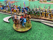 Philippe Auguste en personne est présent sur le champ de bataille pour motiver ses troupes.
