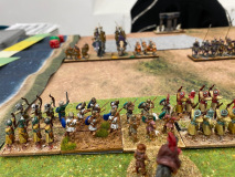 Des archers et fantassins moyen Mithridate se positionnent le long de la côte.