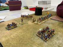 Devant une horde de chameaux impétueux, la cavalerie Carthaginoise effectue un repli tactique.