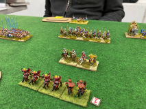 Les éclaireurs d'Alexandre et des Parthes échangent des tirs. Avantage à Alexandre.