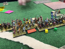 La cavalerie lourde des Coumans s'écrase sur la ligne solide des Samouraïs.