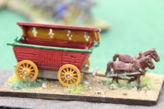 Un chariot de guerre des Allemands Médiévaux se met en position de tir.